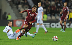 FOTO: Latvijas futbolisti pēc pirmā puslaika notur 0:0 pret Islandi
