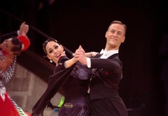 FOTO: Divi Latvijas sporta deju pāri Rīgā sasniedz pasaules čempionāta finālu