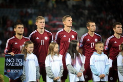 Par spīti sagrāvei Nīderlandē, Latvijas futbolisti pakāpušies uz 97.vietu FIFA rangā