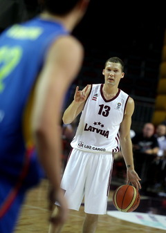 Strēlniekam 12 punkti, Brose Baskets ar uzvaru sāk Eiropas kausa otro posmu