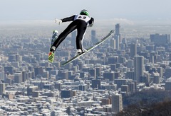 VIDEO: Slovēnis Prevcs veic visu laiku tālāko lēcienu no tramplīna ar slēpēm - 250 metri!