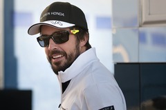 Avarējušais Alonso uz laiku aizmirsis 20 savas dzīves gadus