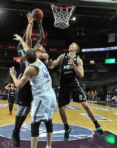 FOTO: VEF Rīga sīvā cīņā piekāpjas VTB Vienotās līgas vicelīderien Himki