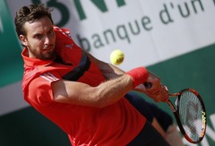 Gulbis uzvar Stahovski un nodrošina spēkošanos ar Federeru