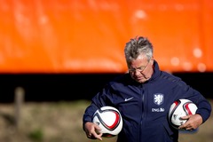 Hidinks atstāj Nīderlandes futbola izlases galvenā trenera amatu
