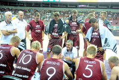 Latvijas basketbola izlase atjauninātā sastāvā pārbaudes spēlē pieveic Slovēniju