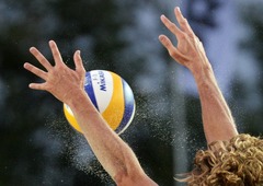 Abi Latvijas pludmales volejbola dueti sasniedz Olštinas Grand Slam posma astotdaļfinālu