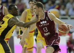 Latvijas basketbolisti Eiropas čempionātu sāk ar uzvaru