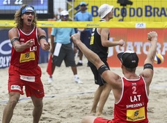 Abi Latvijas pludmales volejbola pāri iekļūst Sjameņas Open turnīra ceturtdaļfinālā