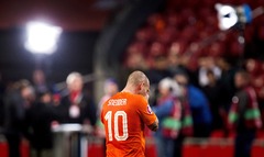 Nīderlandes mediji tās futbola izlasi nosauc par "nožēlojamu" un "apkaunojumu"