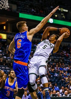 Porziņģis NBA debitē ar 16 punktiem, Knicks pārliecinoši uzvar