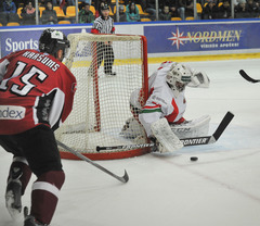 FOTO: Latvijas hokejisti cīnās ar Baltkrieviju