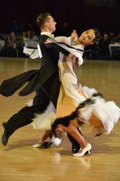 Latvijas pāris sasniedz finālu pasaules čempionātā jauniešiem desmit dejās