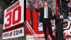 Ņūdžersijas Devils iemūžina uzvarām bagātākā NHL vārtsarga Brodēra numuru
