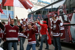 Uzticīgākos hokeja fanus LHF uz Maskavu vizinās īpašā autobusā