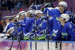 Slovēnijas hokejisti ar uzvaru pār Austriju un nodrošina sev atgriešanos PČ elites divīzijā