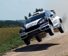 Igaunis Tenaks pēc riepas plīsuma pēdējā dienā izlaiž uzvaru WRC rallijā Polijā (papildināts 16:23)