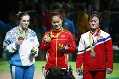 Ķīnas svarcēlāja Vei ar jaunu pasaules rekordu kļūst par olimpisko čempioni svarā līdz 63 kilogramiem