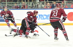 Rīgas Dinamo pēc otrā perioda ar 0:3 zaudē latviešu pārstāvētajai Lada komandai