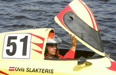 Ātrumlaivu braucējs Slakteris avarē sezonas pēdējā posmā