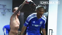 Noskaties: «Chelsea» futbolisti sarīko «grautiņu» ģērbtuvēs