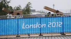 Lietus dēļ pārplūdušas divas Londonas olimpisko spēļu bāzes