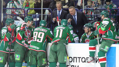 KHL Austrumu zonas līderu duelī Dārziņa «Ak Bars» uzvar «Metallurg»