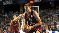 Jaunais basketbolists Siliņš gūst 23 punktus Itālijas čempionāta spēlē