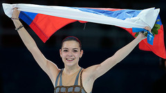 Krievu daiļslidošanas talants Sotņikova negaidīti kļūst par olimpisko čempioni
