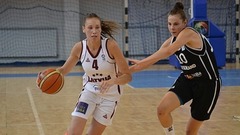 Latvijas U-18 basketbolistes mazrezultatīvā cīņā atzīst Igaunijas pārākumu