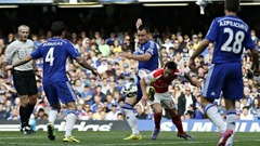 «Chelsea» pārspēj «Arsenal» notikumiem bagātā Londonas derbijā