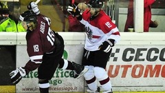 Latvijas U-20 hokejisti trešajā trešdaļā salauž Austriju