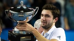 Simons gāž Gulbi no Marseļas ATP turnīra ieguvēja goda