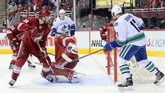 «Canucks» bez Ķēniņa pārspēj «Coyotes»