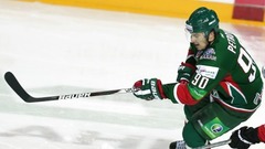 Krievu hokejisti turpina pamest KHL