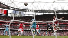 Čeha kļūdas atnes zaudējumu «Arsenal» premjerlīgas pirmajā spēlē