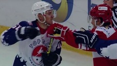 Video: Skudras padotais nokautē «Spartak» hokejistu un saņem 5+20 sodu