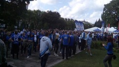 Ap tūkstotis Igaunijas basketbola fanu dodas gājienā pa Rīgas ielām