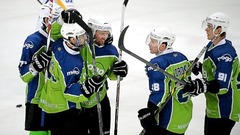Čempioni «Mogo» hokeja virslīgas līderu mačā pārliecinoši uzvar «Prizmu»