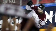Latvijas hokeja izlase aizraujošā cīņā apspēlē japāņus