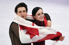 Kanādas daiļslidotāji triumfē dejās uz ledus un izcīna trešo olimpisko zeltu