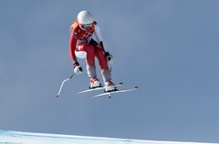 Gizina negaidīti triumfē olimpisko spēļu Alpu kombinācijā, Vonai ciešot sāpīgu izstāšanos