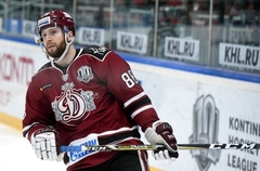 Rīgas «Dinamo» uzvar «Jokerit» un izglābjas no pēdējās vietas KHL