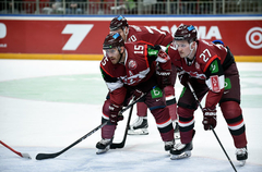 Latvijas hokejisti cieš zaudējumu arī pret spēcīgo Kanādas izlasi