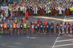«Lattelecom» Rīgas maratonā ar jaunu sacensību rekordu uzvar Etiopijas skrējējs Ajana