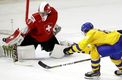Seko līdzi hokejam: Šveice otro reizi vadībā pret Zviedriju cīņā par zeltu