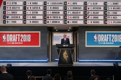 «Knicks» NBA draftā izraugās uzbrucēju Noksu; Dončičs nonāk «Mavericks» komandā