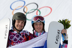 Сноуборд дарит семьям медали