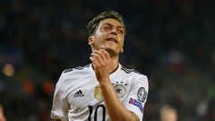 Игрок сборной Германии Озил не принимает участие в тренировках из-за травмы