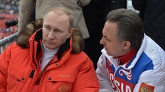 Путин рассказал, почему Мутко "нельзя отправить на пенсию"